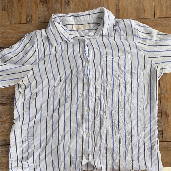 Lightweight Flowy button down - Picture 1 of 1